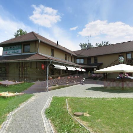 Guest House Meat Heads Pub Komárno Exterior photo